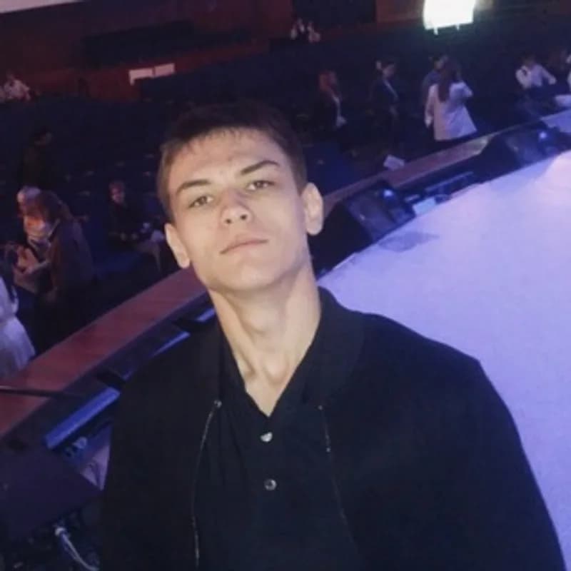Алмаз Таиров